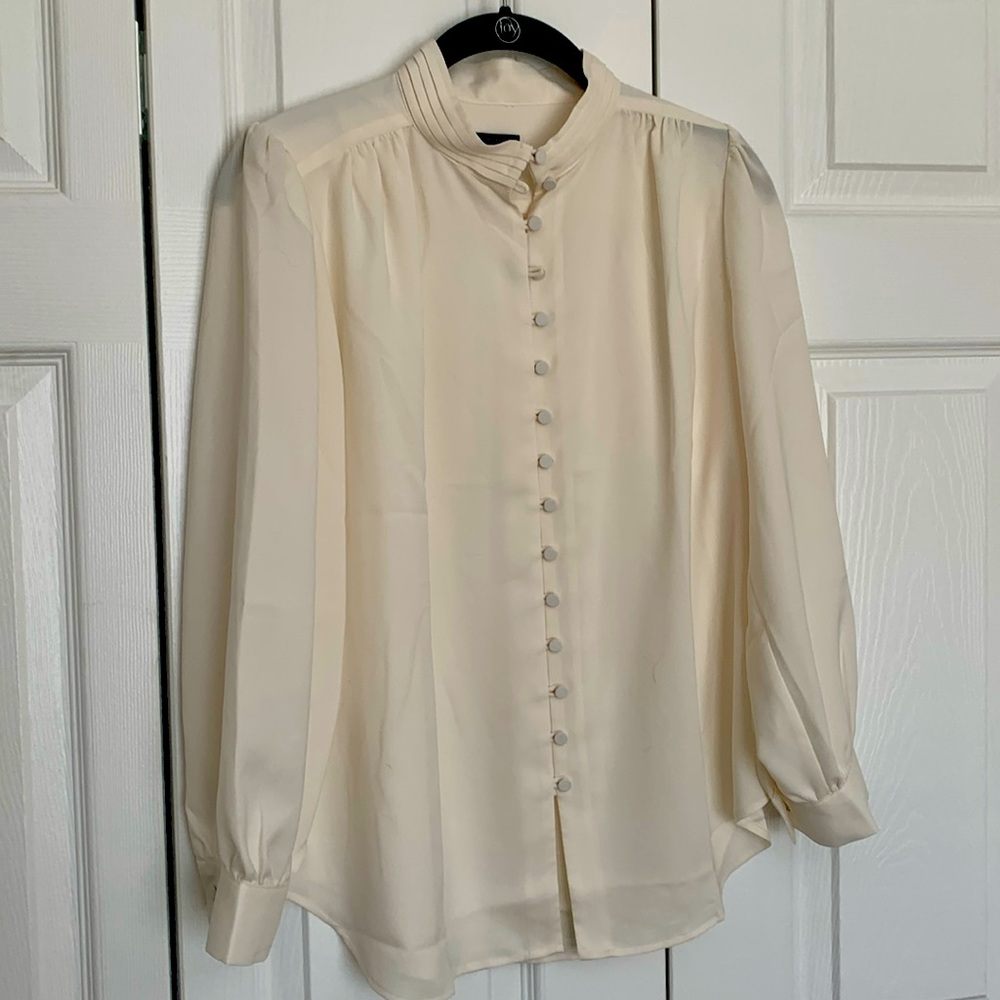 Ann Taylor XS Cream LS Blouse with Button Front